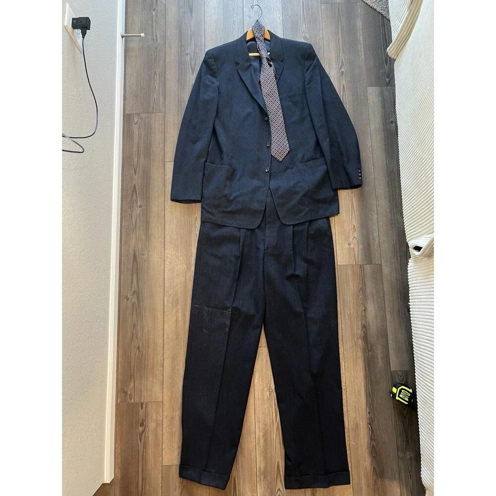Botany 500 Wool Suit Charcoal Gray, 42R, 34”x33”, Custom Tailored, Tom James Tie